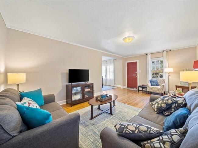 Building Photo - 3701 S Richmond Ave