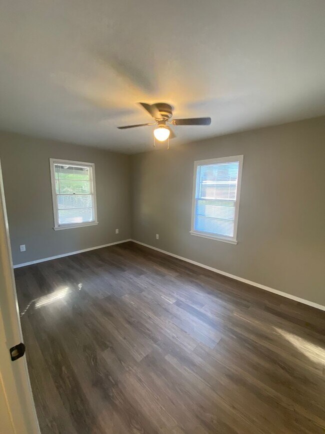 Building Photo - For Sale with Owner Financing!