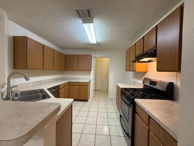 Building Photo - Schreiber Properties1 (2304 Granberry Dr)