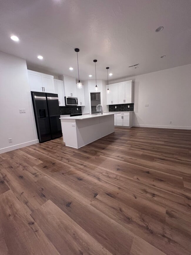 Building Photo - Stylish Desert Ridge Townhome with Modern Finishes & 2-Car Garage