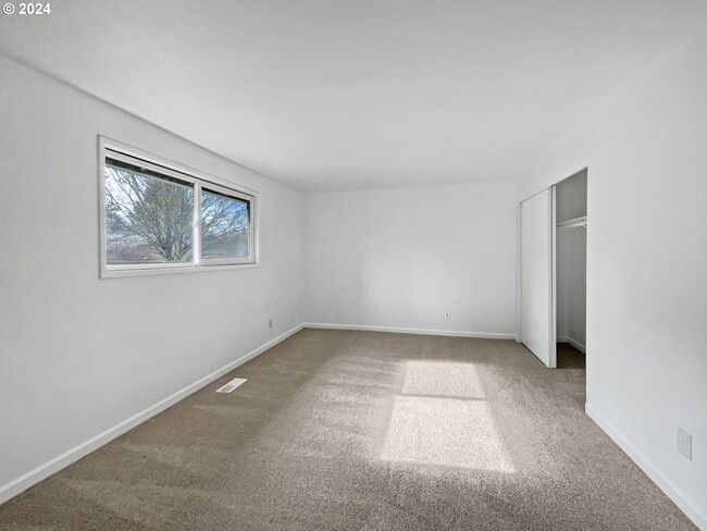 Building Photo - 4720 SW Palatine St