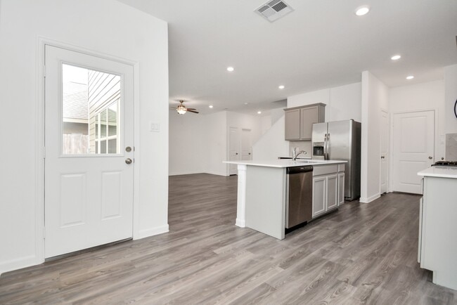 Building Photo - 15822 Kinlough Dr
