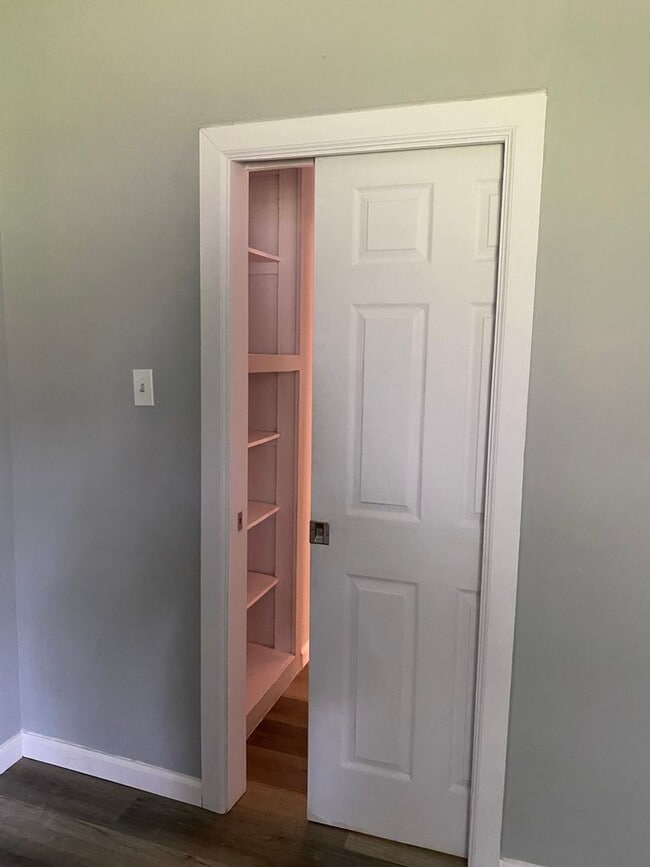 Building Photo - 1/2 OFF FIRST MONTH'S RENT  LARGE REMODELE...