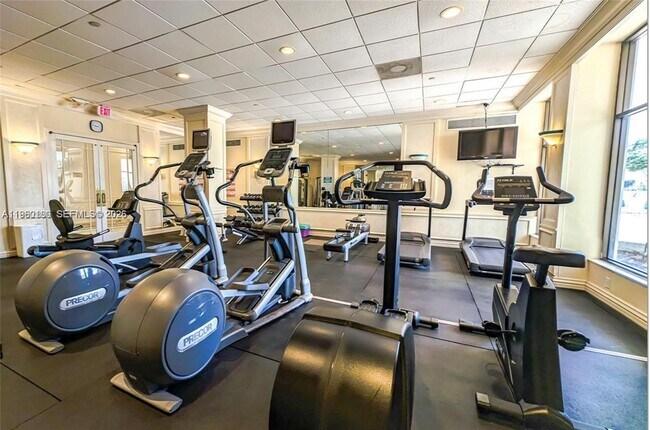 Building Photo - 5700 Collins Ave