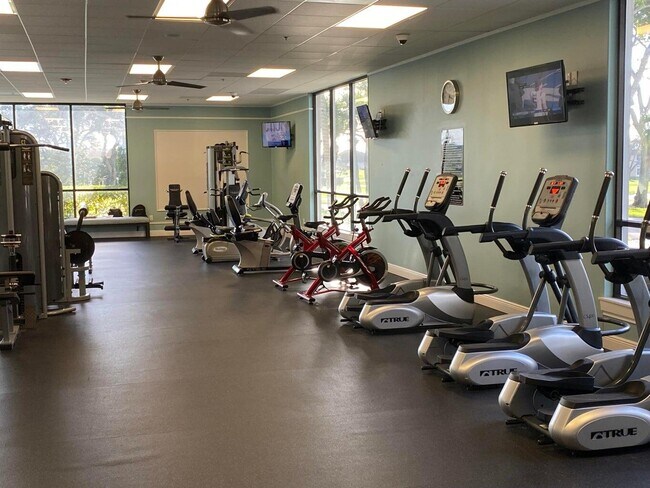 Building Photo - 579 Normandy Ln