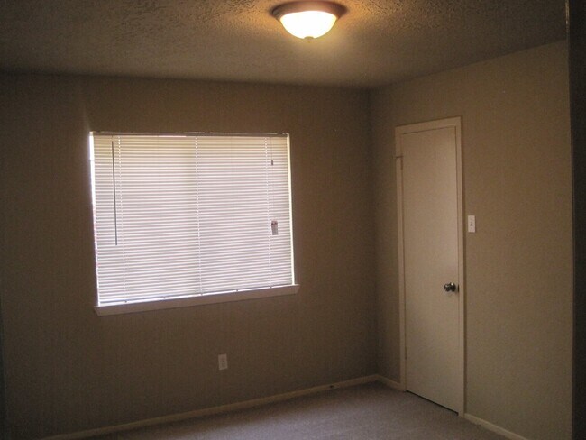 Building Photo - 6822 Harpers Dr