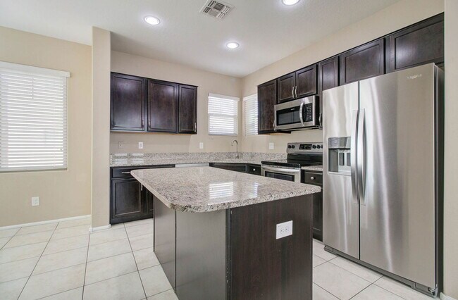 Building Photo - 2014 N 77th Dr