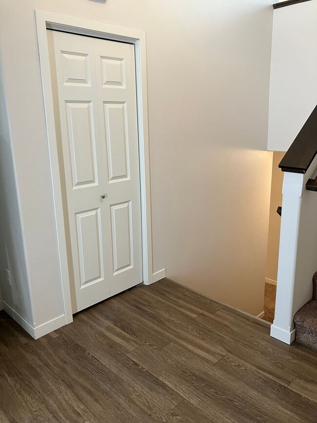 Building Photo - 4 Bed 3 Bath