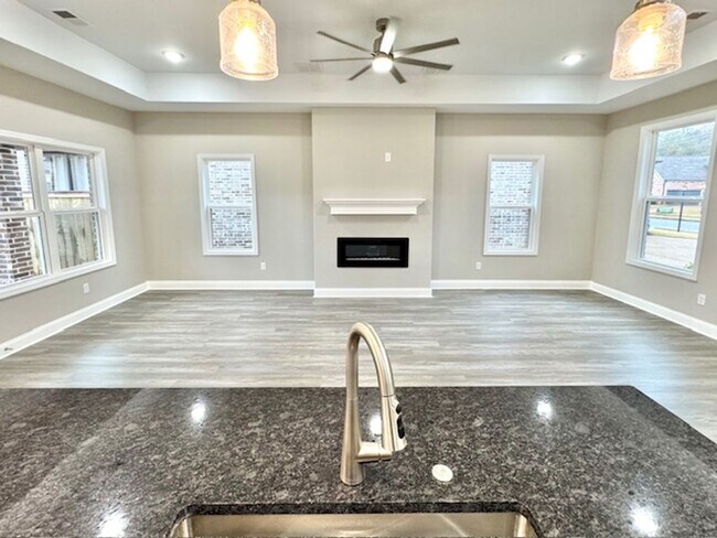 Building Photo - 568 Rosalie Woods Dr