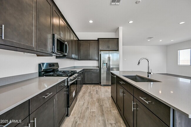 Building Photo - 14913 W Cottontail Ln