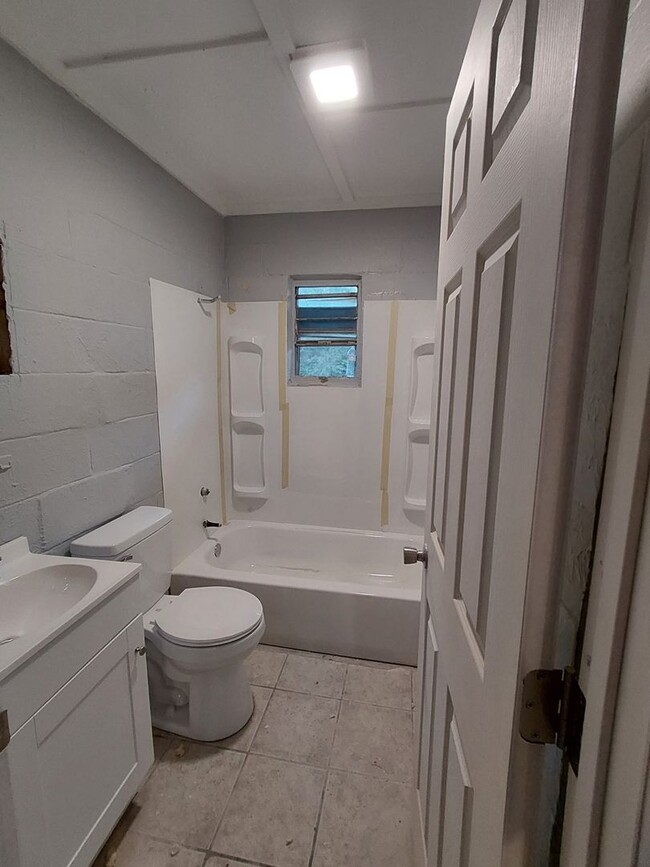 Building Photo - Stinson