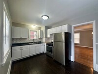 Building Photo - Gorgeous 3 bedroom 1 bathroom house in Vic...