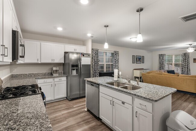 Building Photo - 305 Ollivander Ln