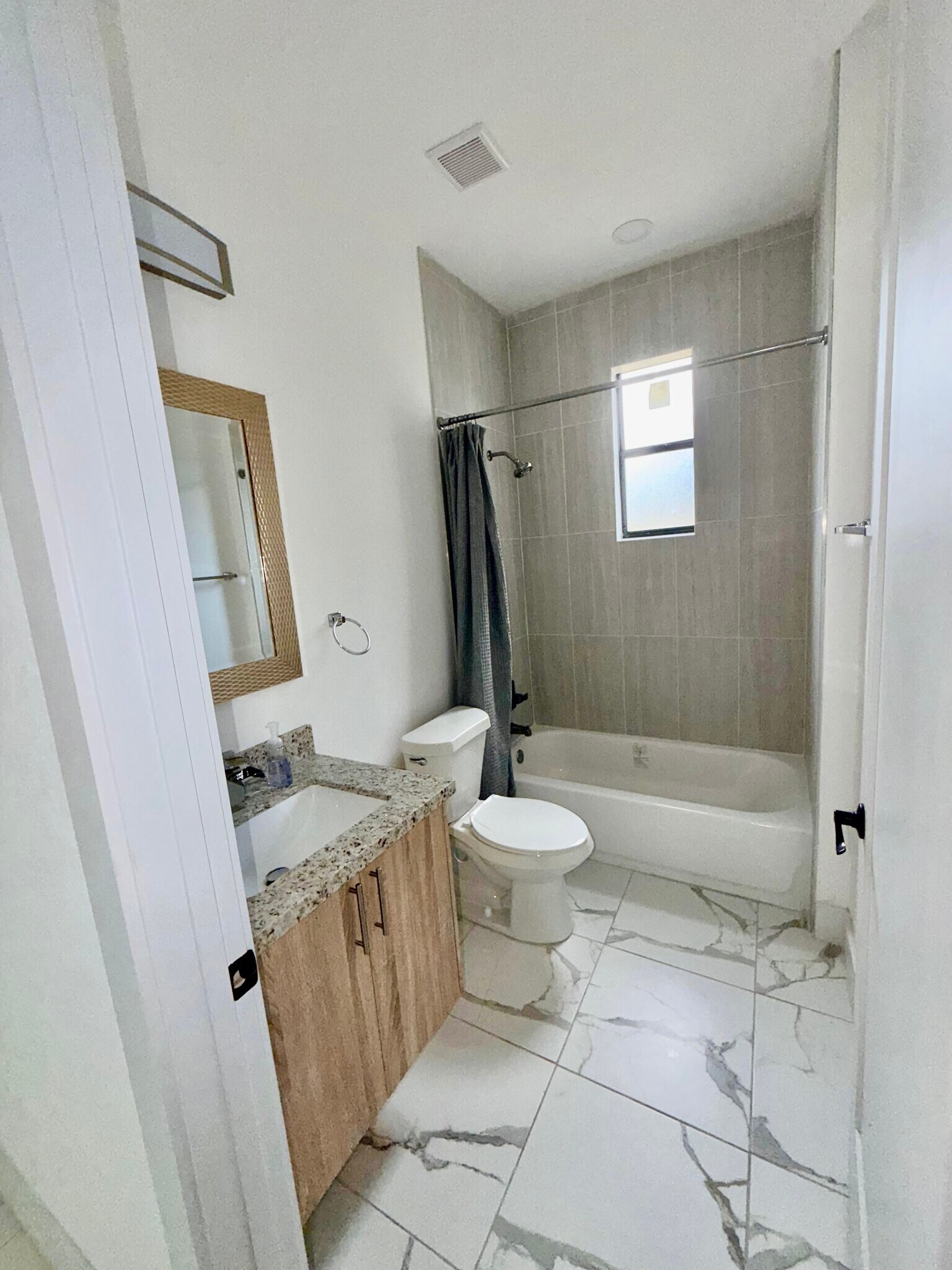 Building Photo - 4128 Barbarossa Ave