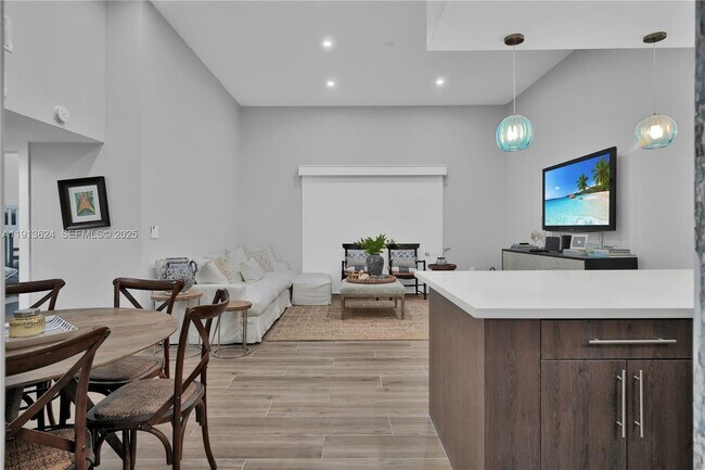 Building Photo - 5555 Collins Ave