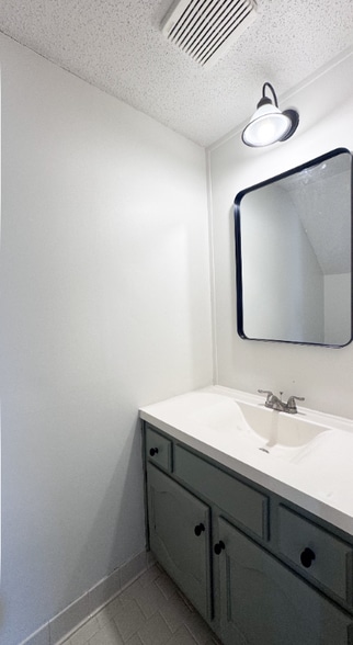 Building Photo - 6641 Blue Spruce Dr