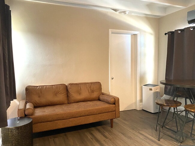 Building Photo - Private Fort Lauderdale FURNISHED 1/1 Avai...