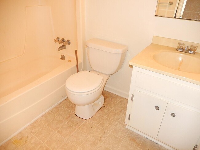 Building Photo - 1802 Salmon Dr