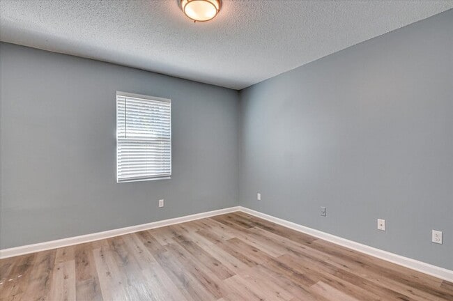 Building Photo - 2572 Tara Heights Cir