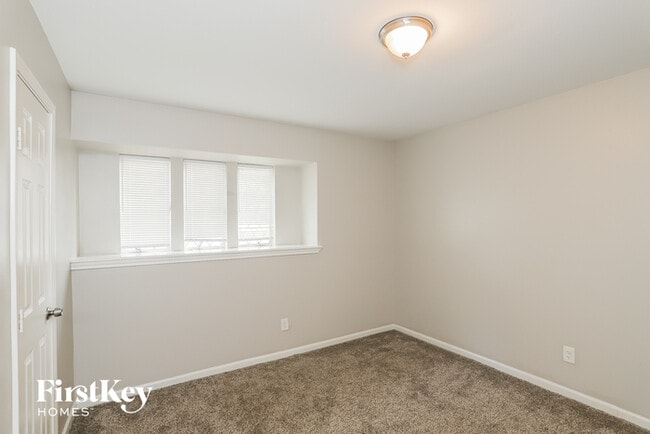 Building Photo - 4908 Meadowlark St
