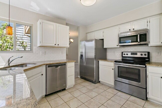 Building Photo - 8875 Aragon Dr