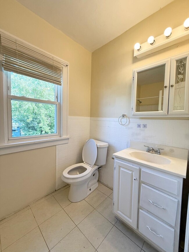 Building Photo - 3545 W 129th St