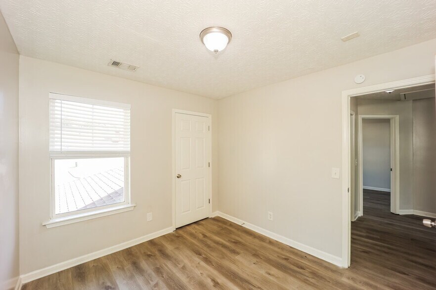 Building Photo - 4541 Parkway Cir