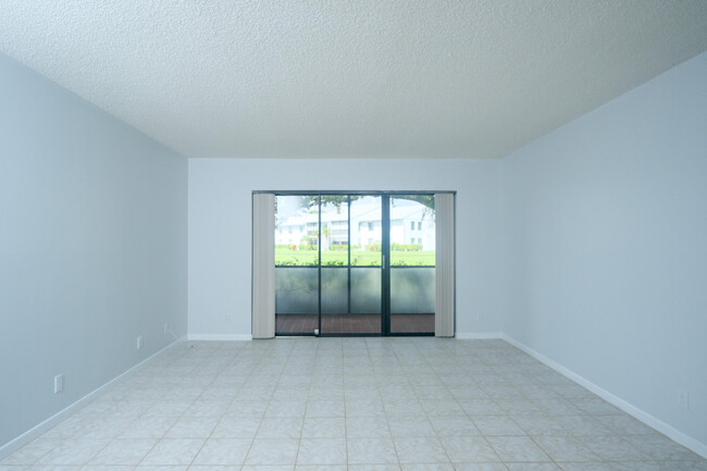 Building Photo - 1015 Green Pine Blvd