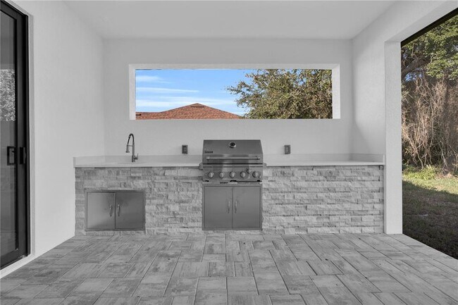 Building Photo - 358 Vitorio St