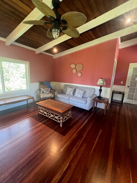 other furniture placement - 83-5515 Hawaii Belt Rd