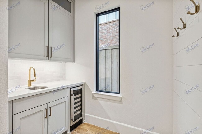 Building Photo - 3612 Binkley Ave
