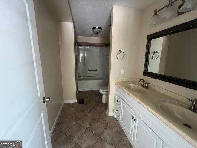 Building Photo - 222 Lacey Ln