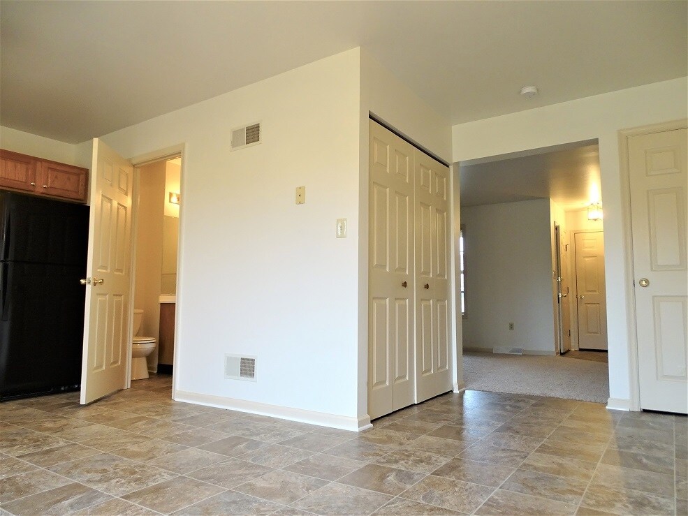 Building Photo - 822 Woodridge Dr
