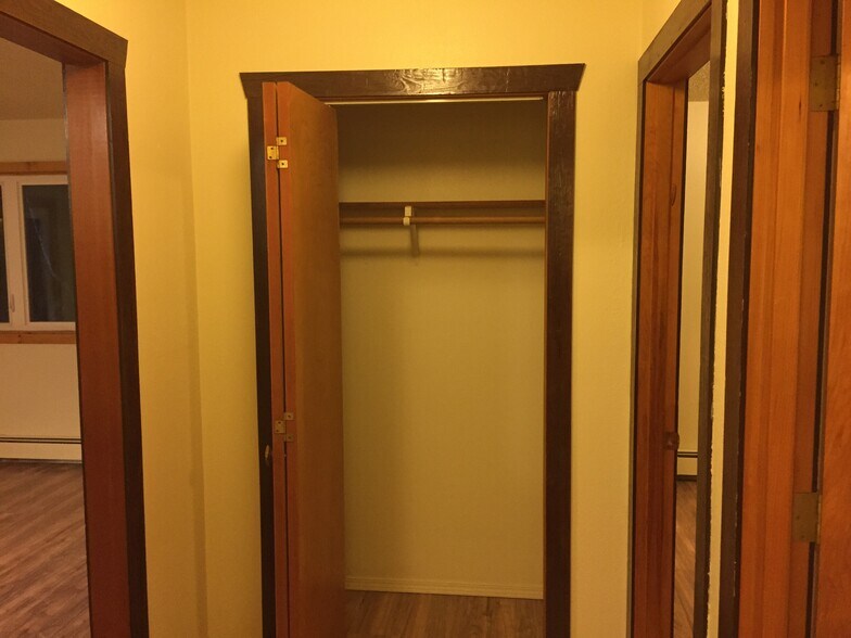 Hallway closet - 432 Kit Blvd