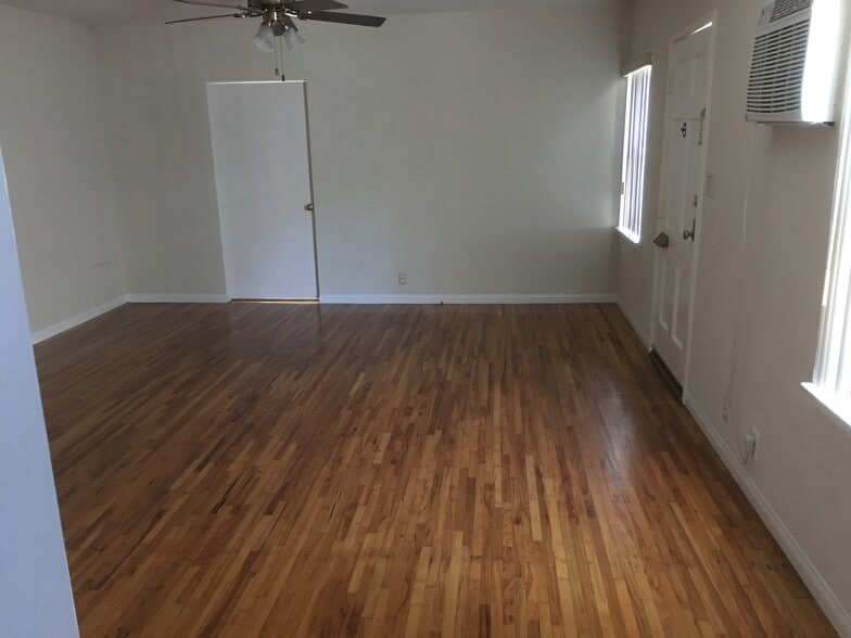 Building Photo - 10639 Ayres Ave