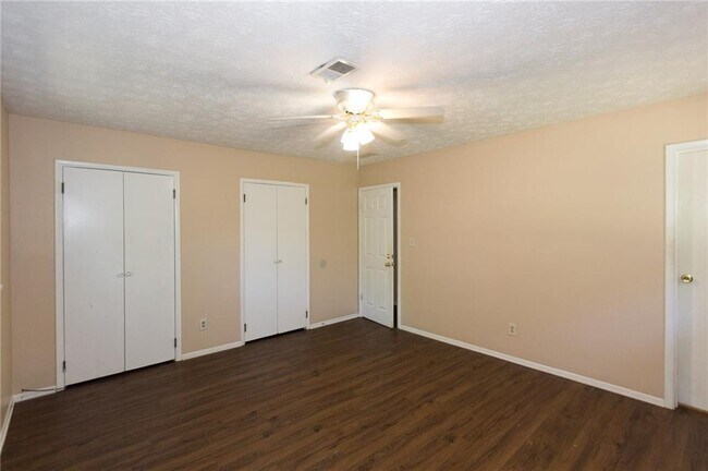 Building Photo - 3720 Sunny Hill Dr