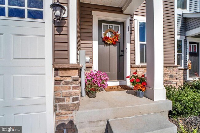 Building Photo - 15 Pratt Ln