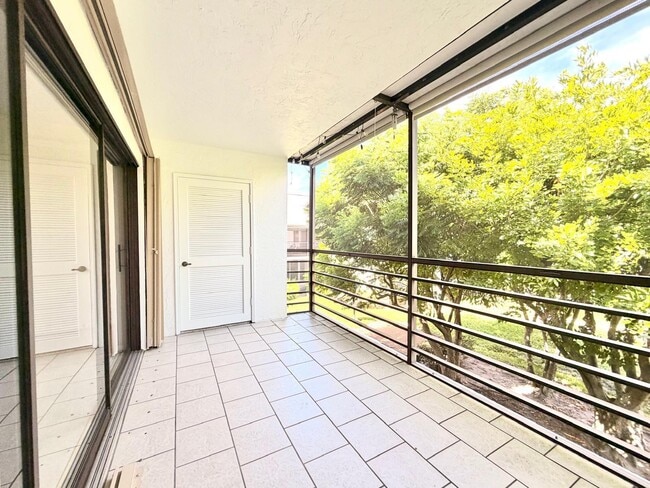 Building Photo - 1811 SW Palm City Rd