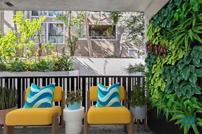 Spacious Patio - Darlington Center by Wiseman