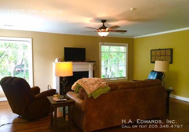 Building Photo - 1607 3rd Ave