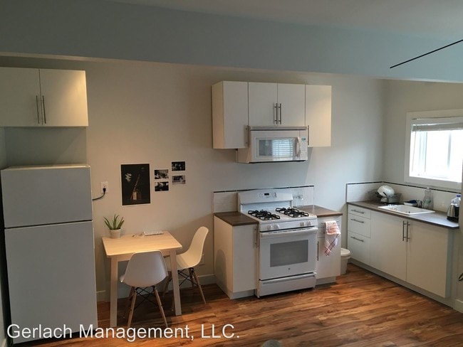 Building Photo - 4933 Echo St