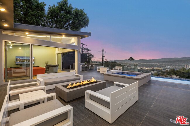 Building Photo - 7275 Mulholland Dr