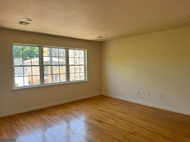 Building Photo - 12 Halleck St