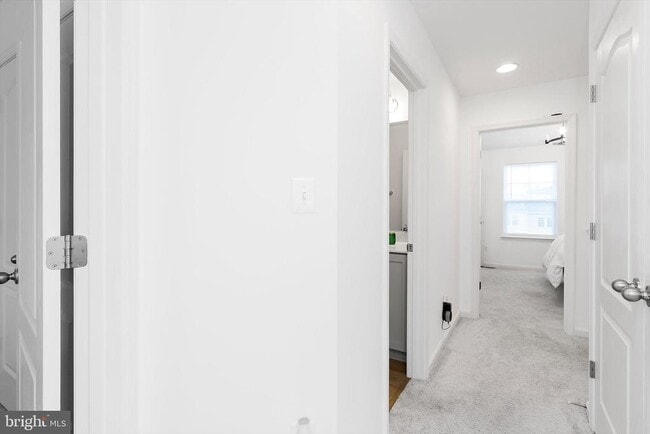 Building Photo - 18 Needle Ct