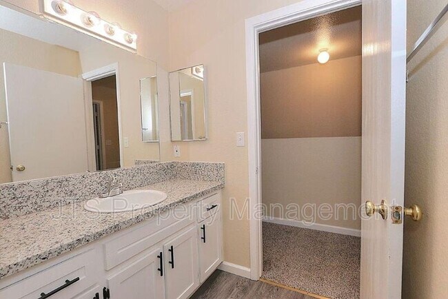 Building Photo - 5828 Alorn Ln
