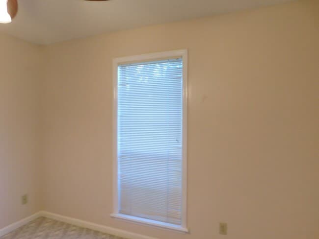 Building Photo - 3 Bedroom Home in Pebble Creek Subdivision