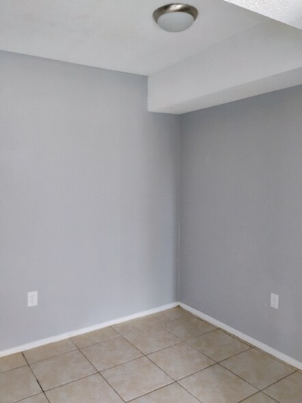 Building Photo - 1120 W Shilo Dr