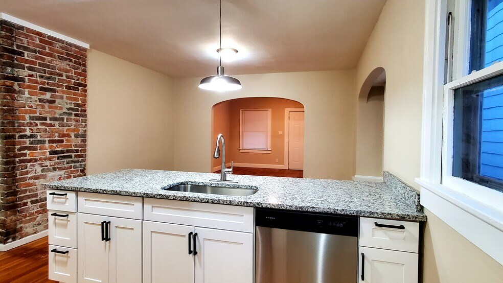 Building Photo - 1825 S East St