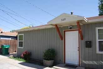 Building Photo - Cozy 2 BR 1 BA Home in Midtown!