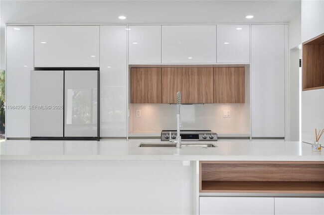 Building Photo - 255 Grant Dr